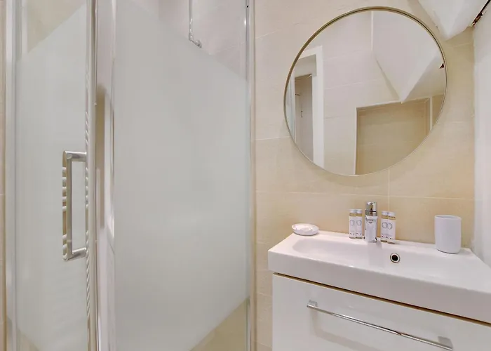 Appt 2 Bdr - Near Republique - Mobility Lease *